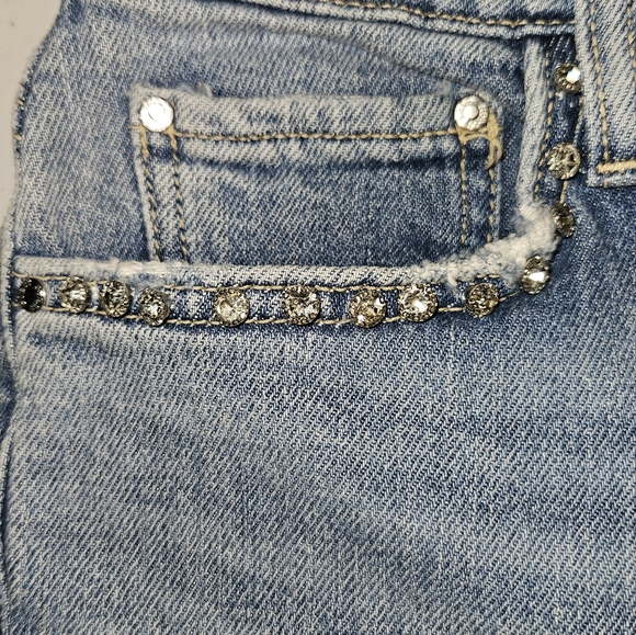 Guess Girly Jeans with rhinestone embellished pockets. - Picture 2 of 13